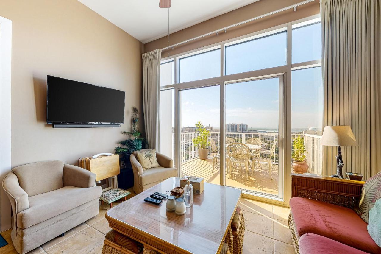 Emerald By The Sea Retreat Galveston Room photo