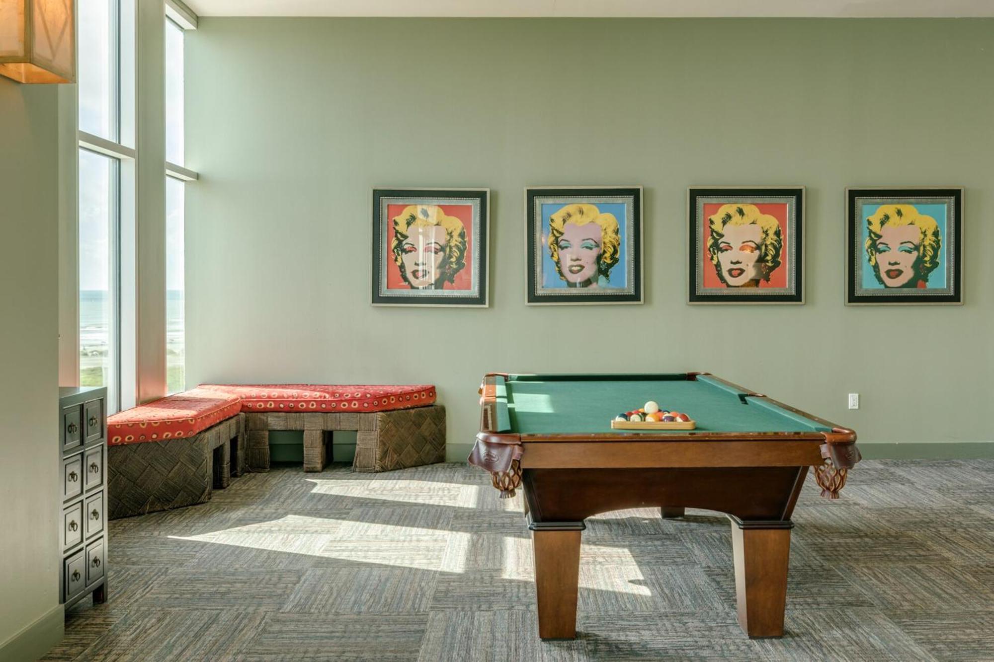 Emerald By The Sea Retreat Galveston Room photo