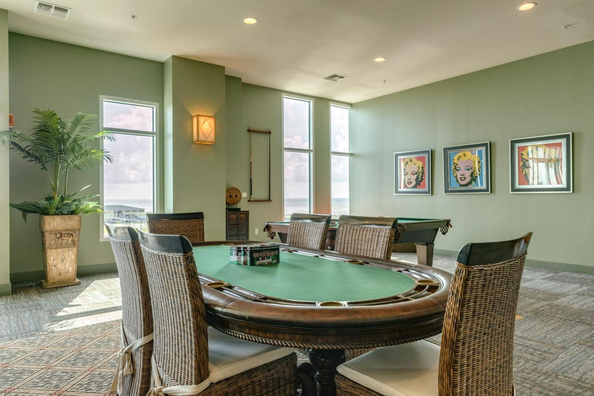 Emerald By The Sea Retreat Galveston Room photo