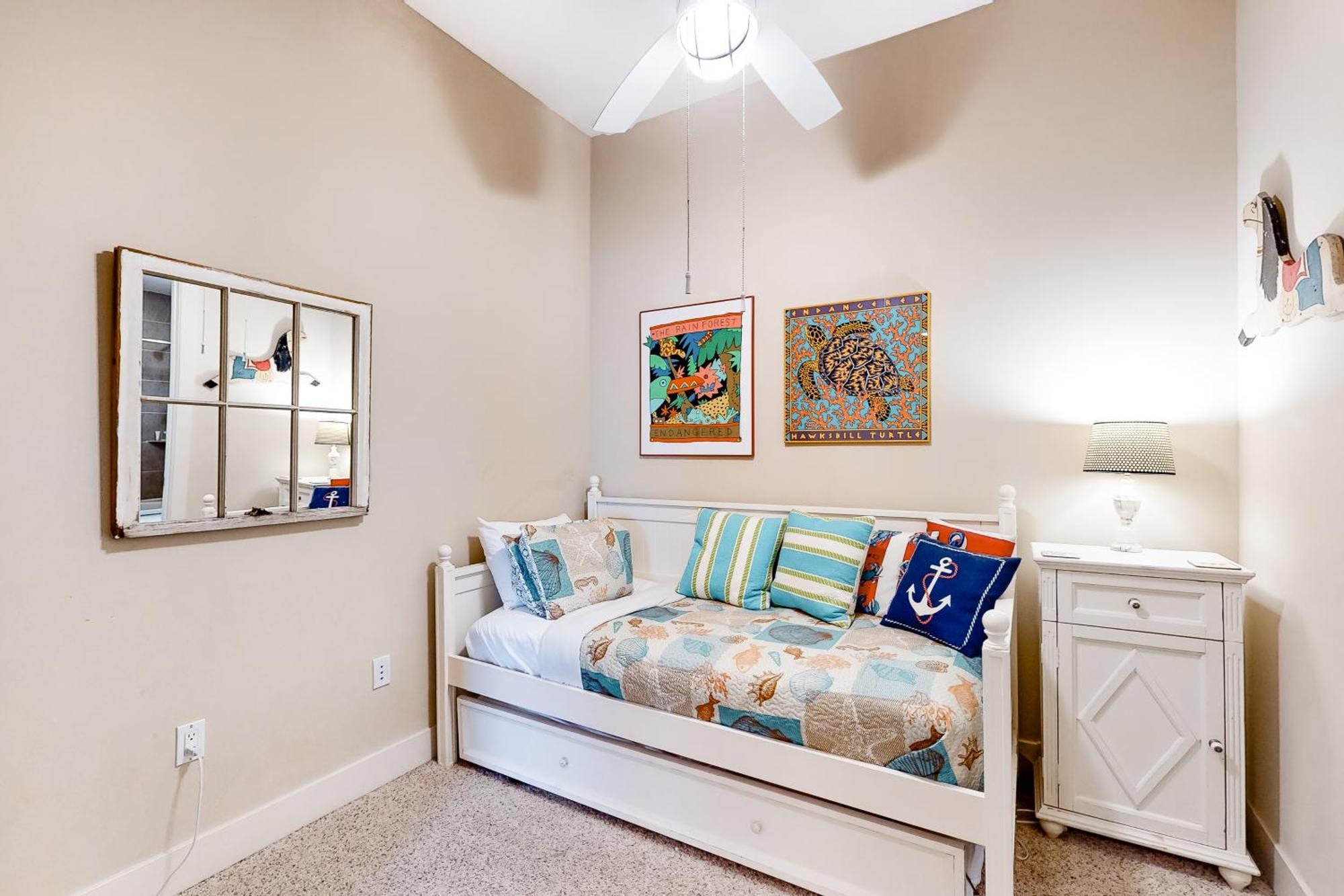 Emerald By The Sea Retreat Galveston Room photo